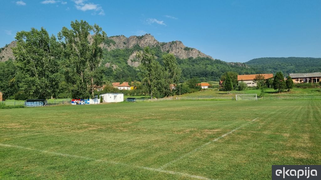 Fudbalski teren BSK Borač