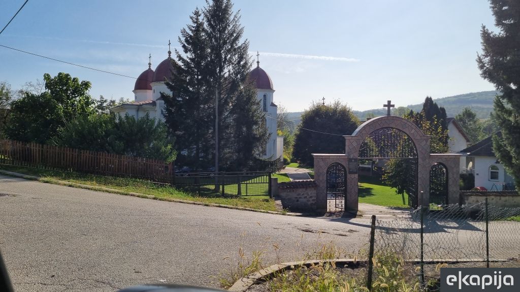Hram Rođenja Presvete Bogorodice Grivac Knić