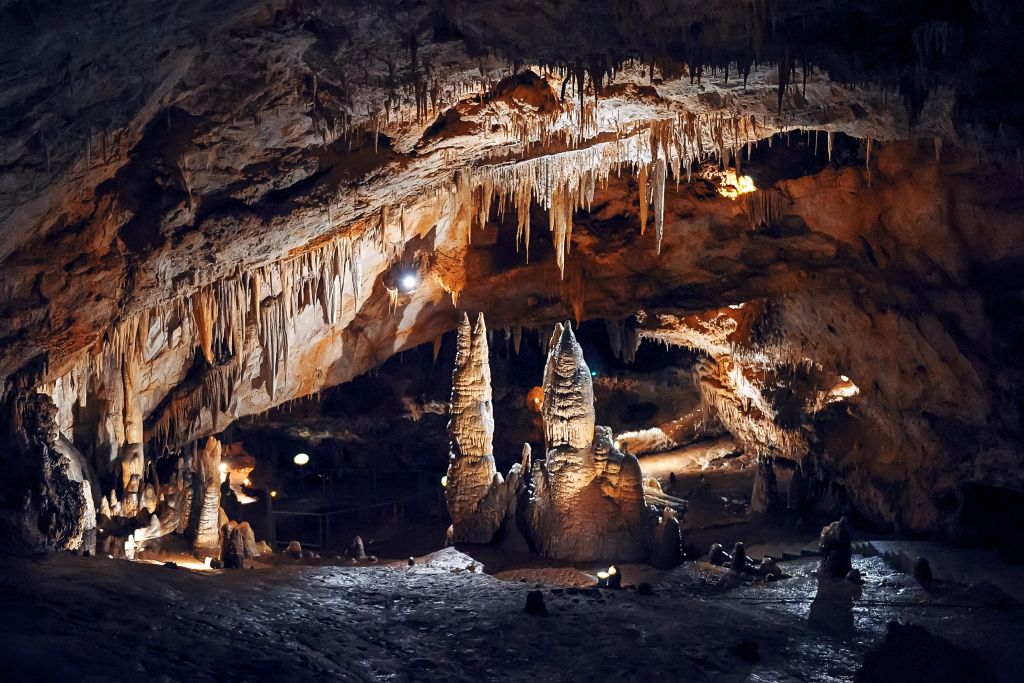 Lipska pećina Cetinje