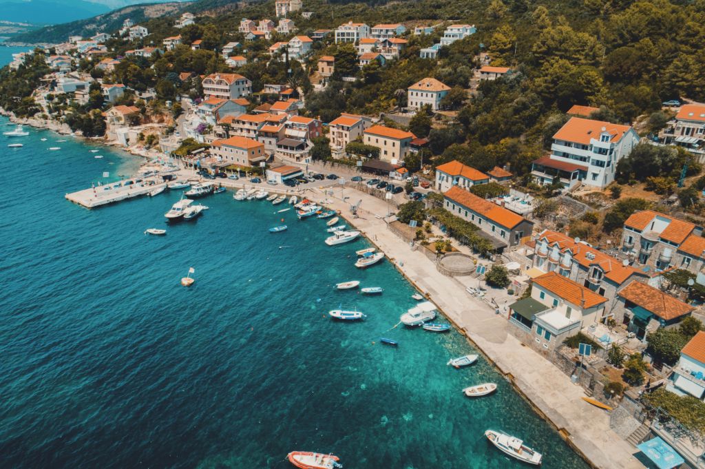 naselje i plaža Bigova kod Kotora