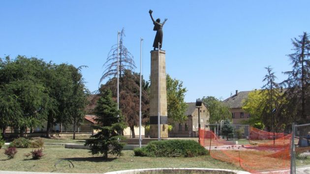 Spomenik žrtvama fašističkog terora Srbobran