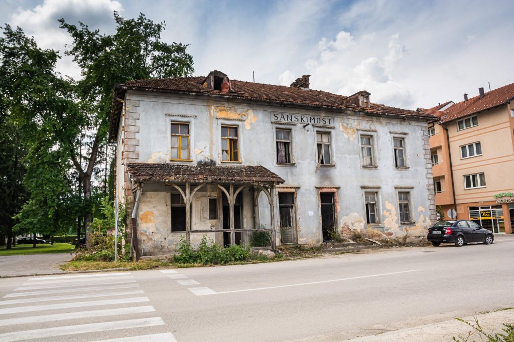 Stara željeznička stanica Sanski Most