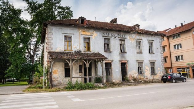 Stara željeznička stanica Sanski Most