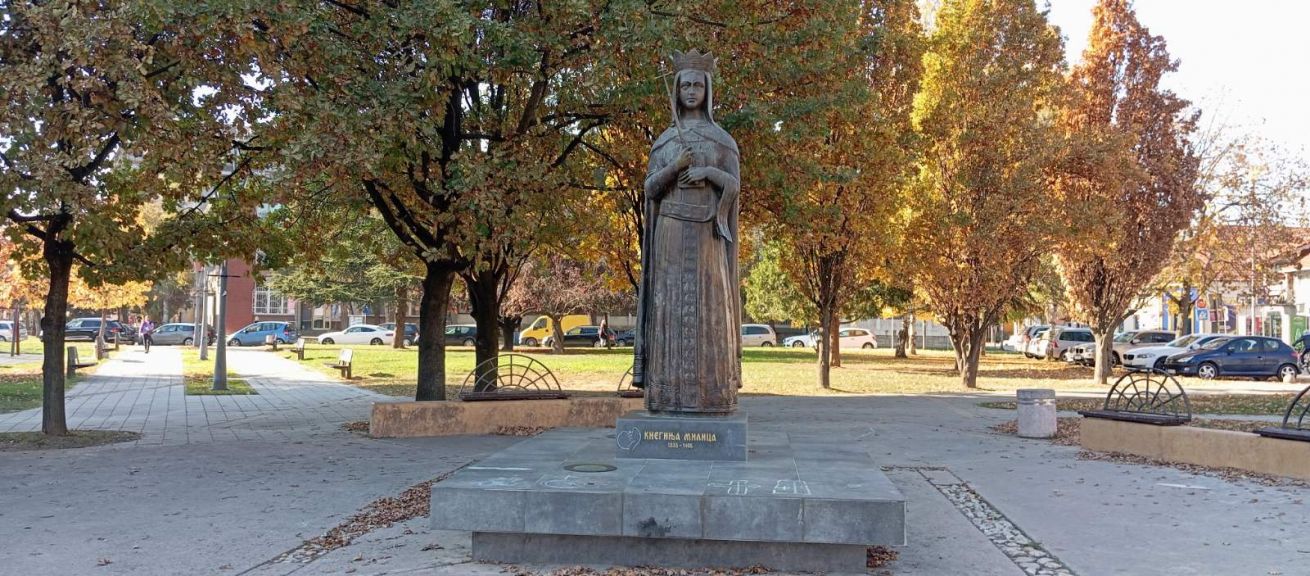 Spomenik i trg kneginje Milice Trstenik